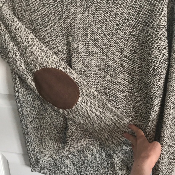 Boutique sweater - Picture 2 of 2
